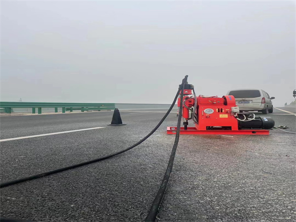 什玲镇马路路基路面开裂下沉注浆加固灌浆