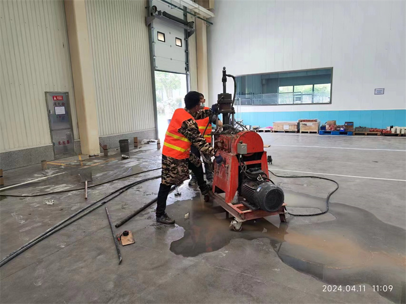 什玲镇厂房地面下沉塌陷注浆加固施工